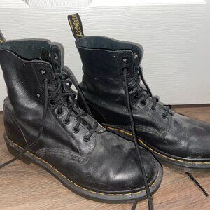 Black leather lace up Dr. Marten boots (W8)